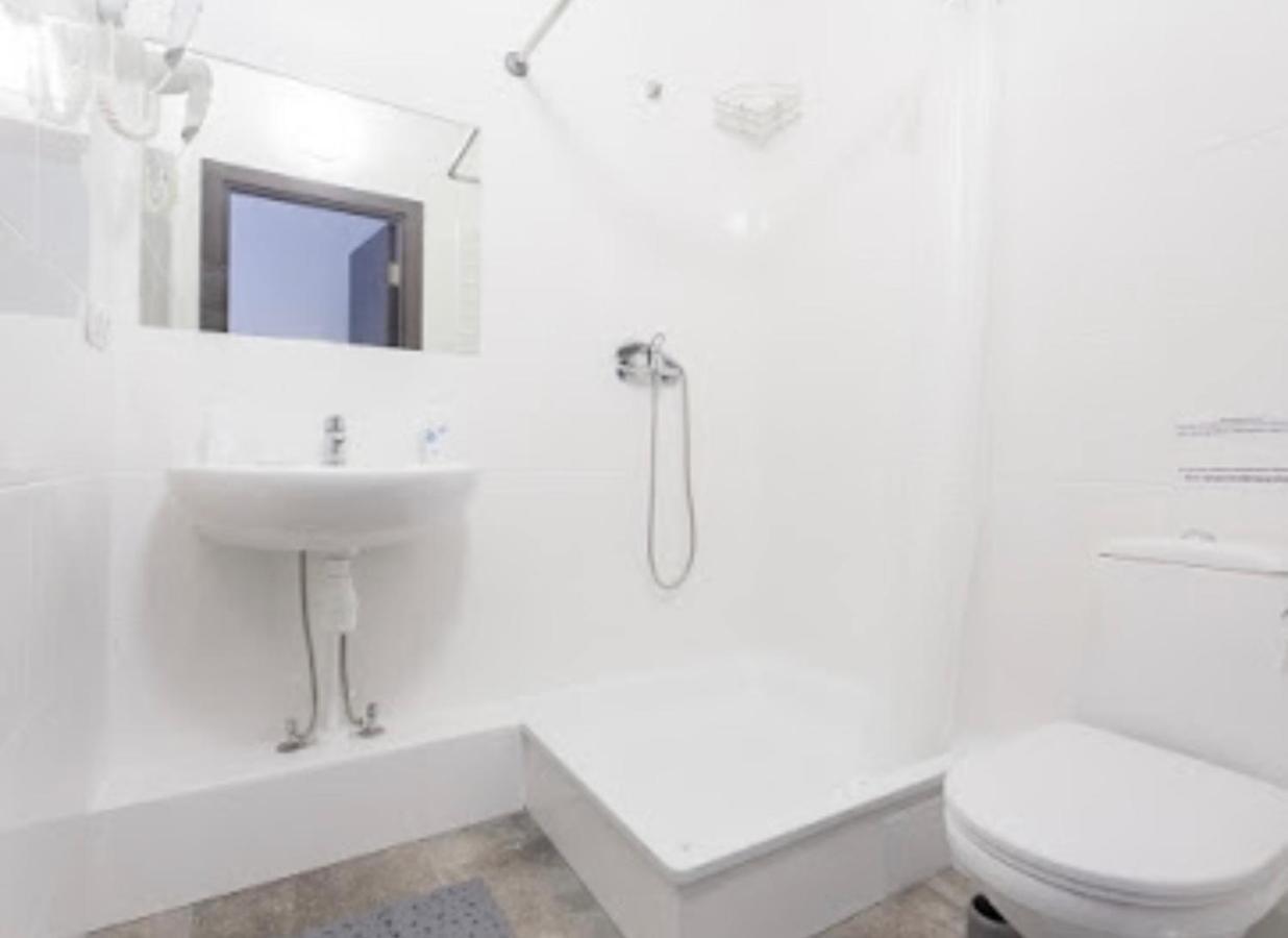 Smart Hotel Rooms Near Metro 24/7 Kiev Exterior foto